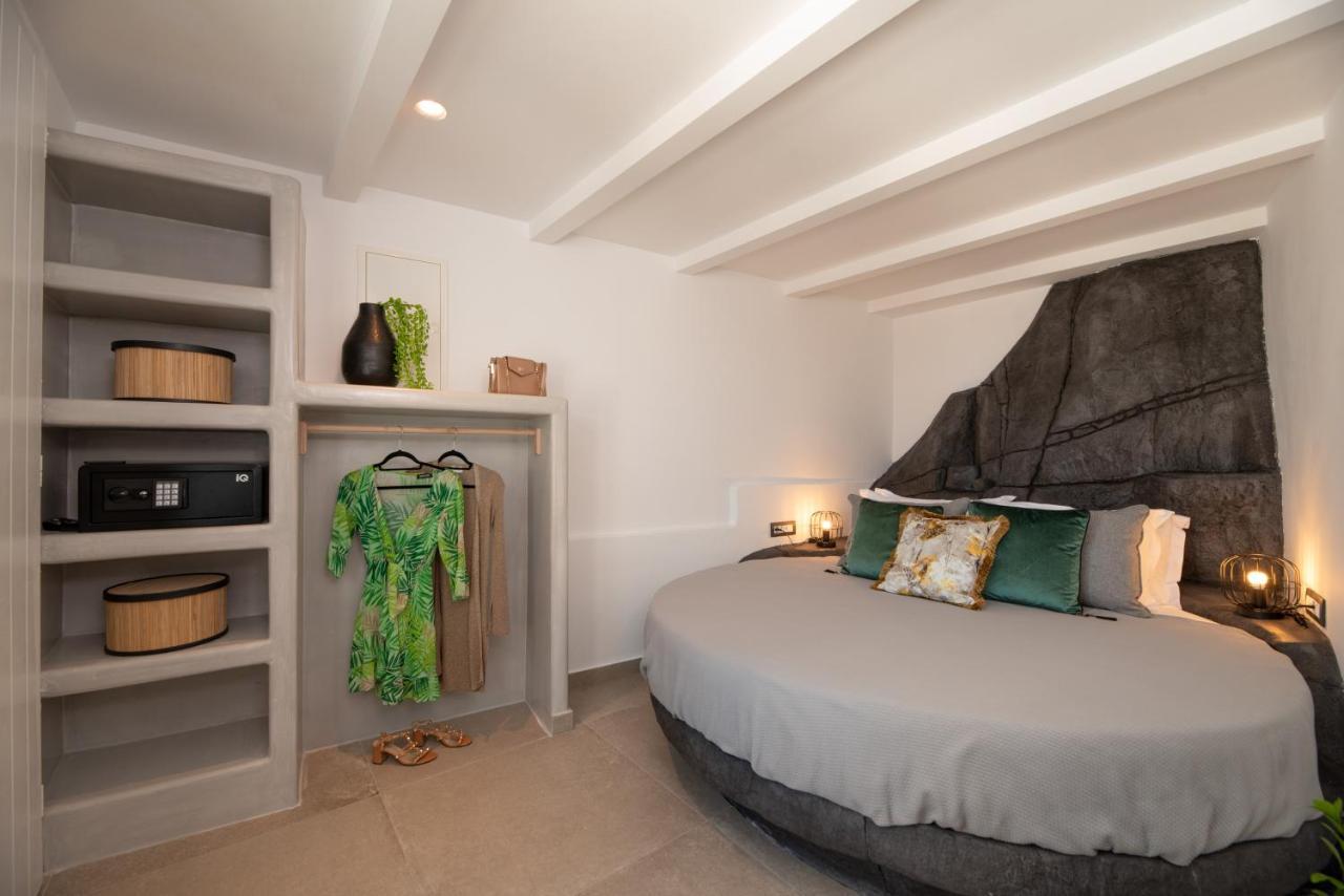 Daydream Luxury Suites Fira  Ngoại thất bức ảnh