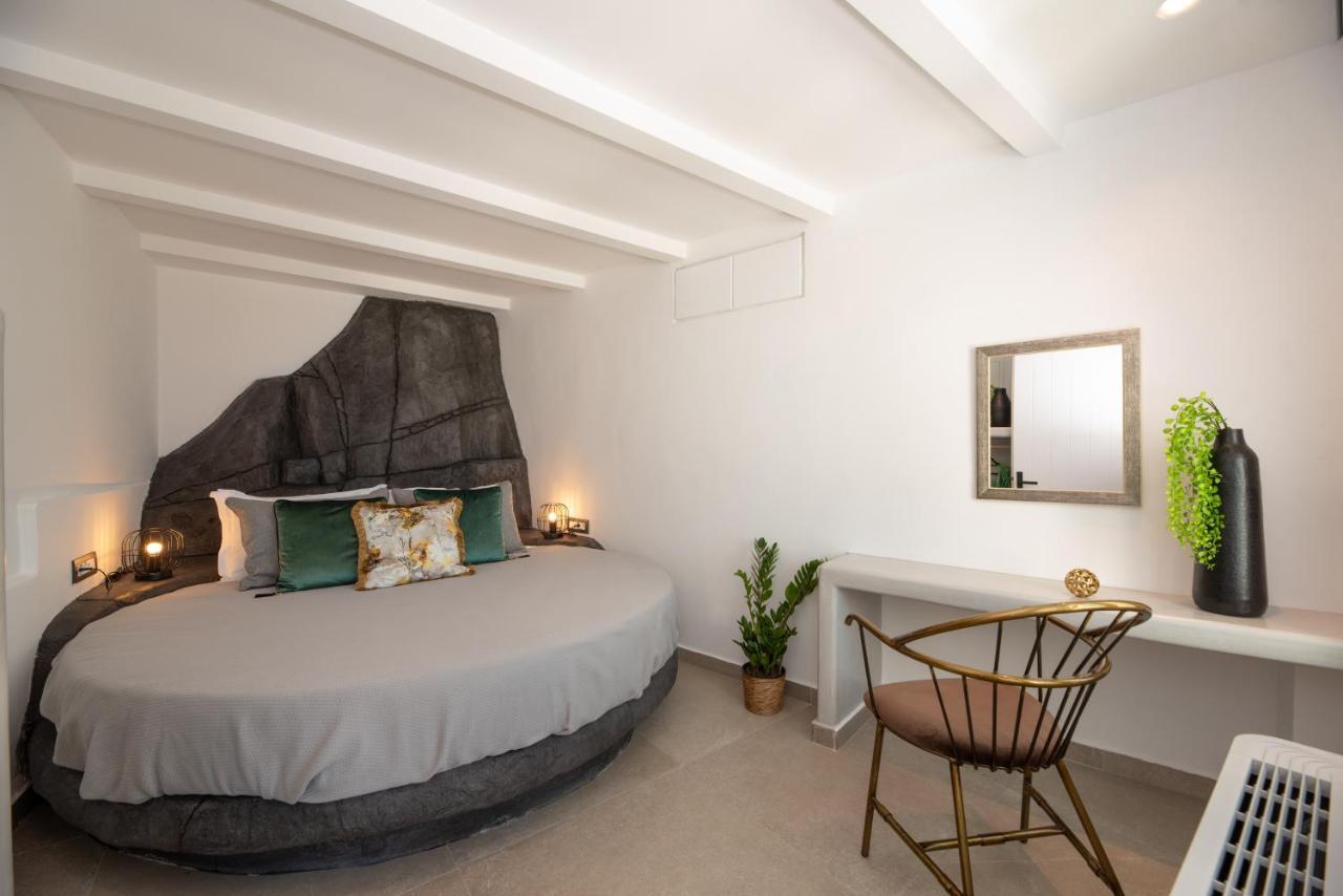 Daydream Luxury Suites Fira  Ngoại thất bức ảnh